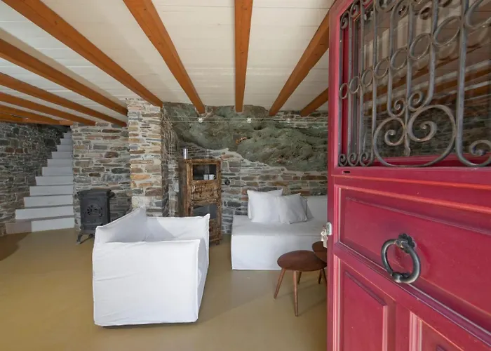 Stone Wave Kythnos Loutrá