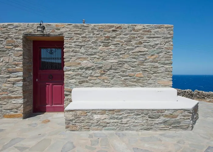 Stone Wave Kythnos Loutrá