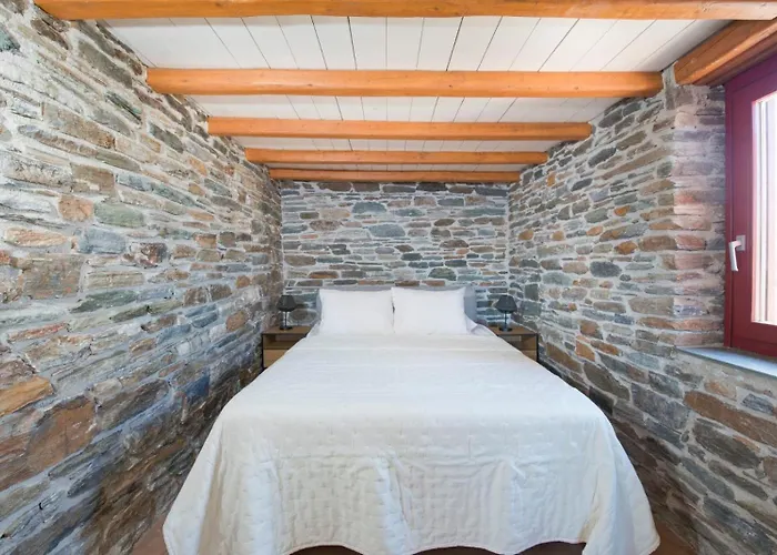 Stone Wave Kythnos * Loutrá